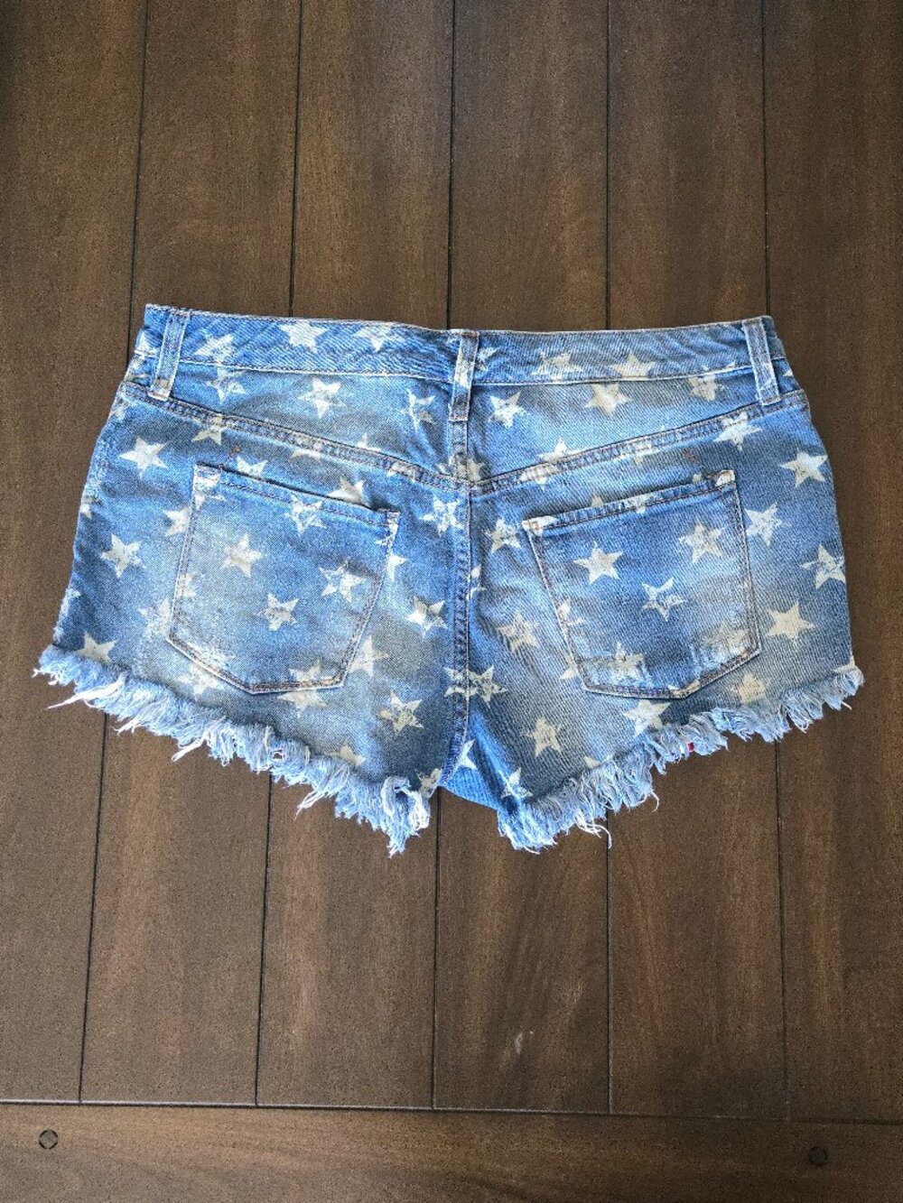 Mossimo 'Fourth of July' Star Printed Short Shorts (14/32) - Picture 6 of 11